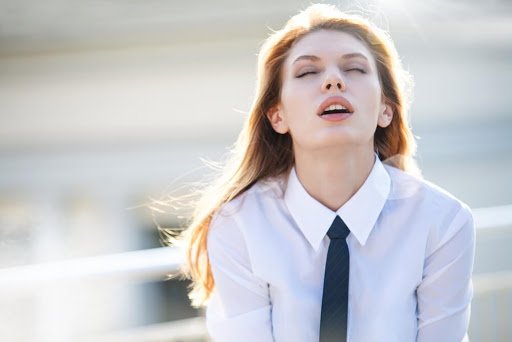 Orgasmul la femei – O fascinanta combinatie de emotie, context, atingere si abandon