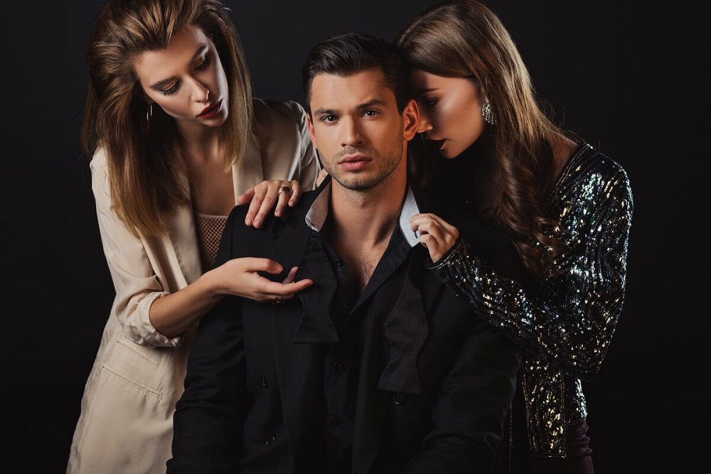 Menage a trois – toți îl doresc, puțini știu cum să îl obțină! Iată secretul unei experiențe incendiare!